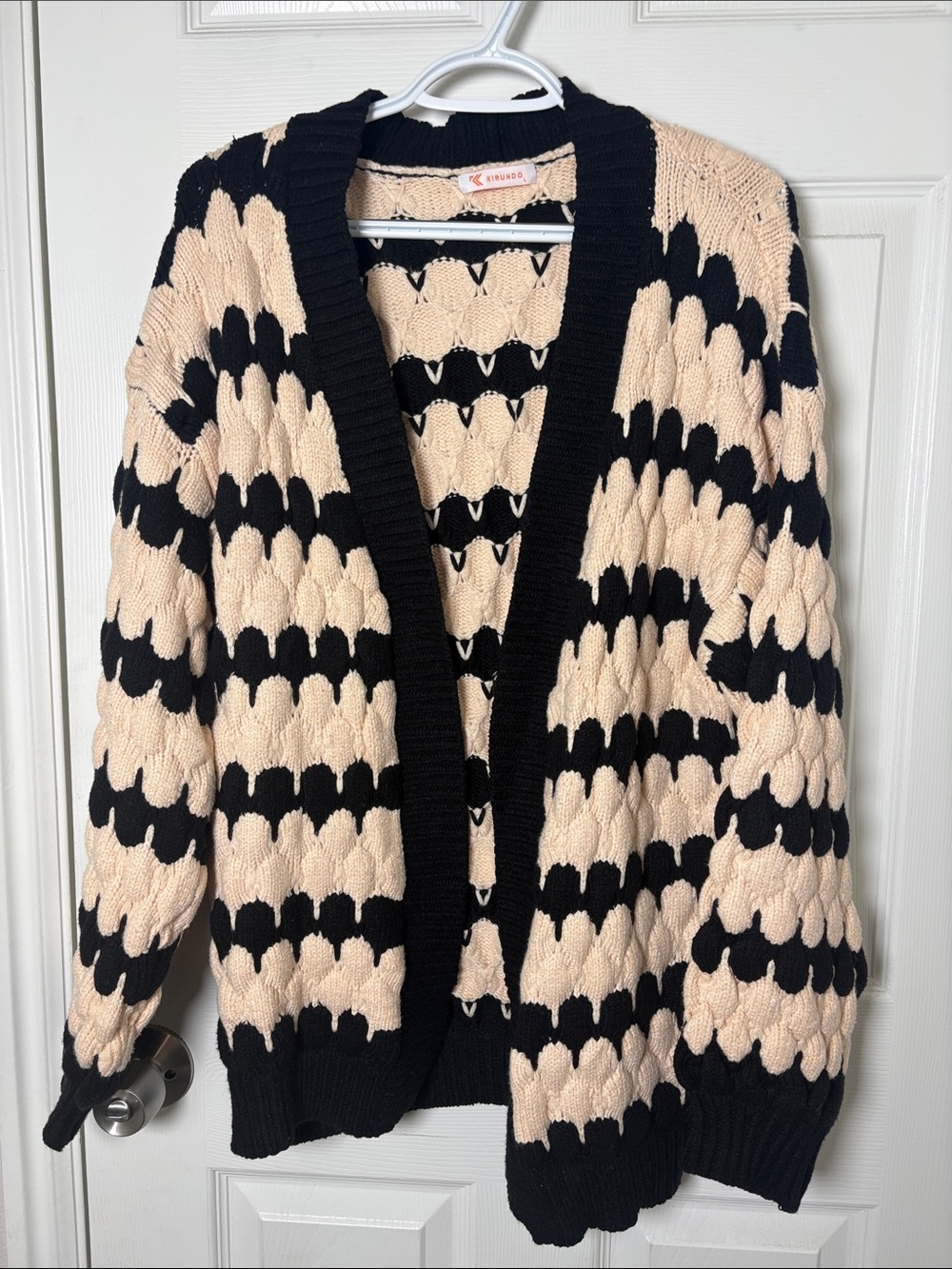 Chunky Open-Front Cardigan in Beige and Black